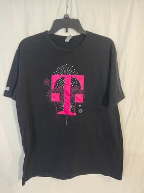 TMobile adult xl firework graphic tee